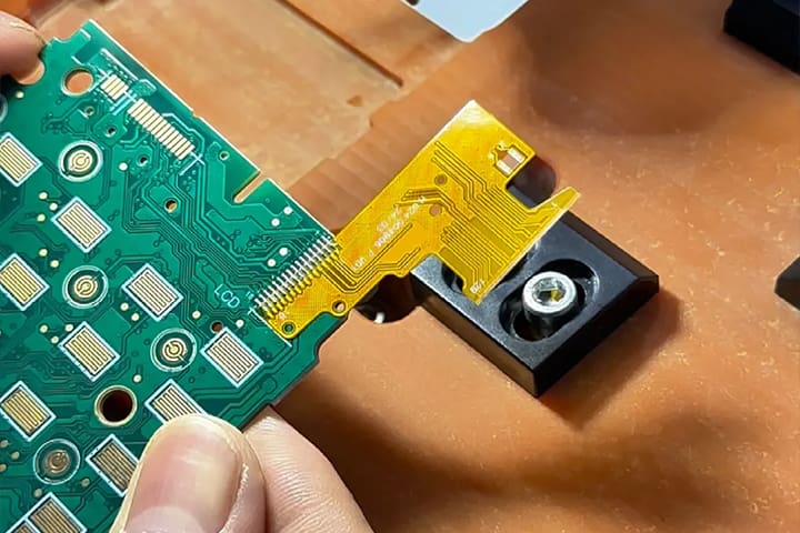 Preparing the FPC Cable for Soldering.png-2